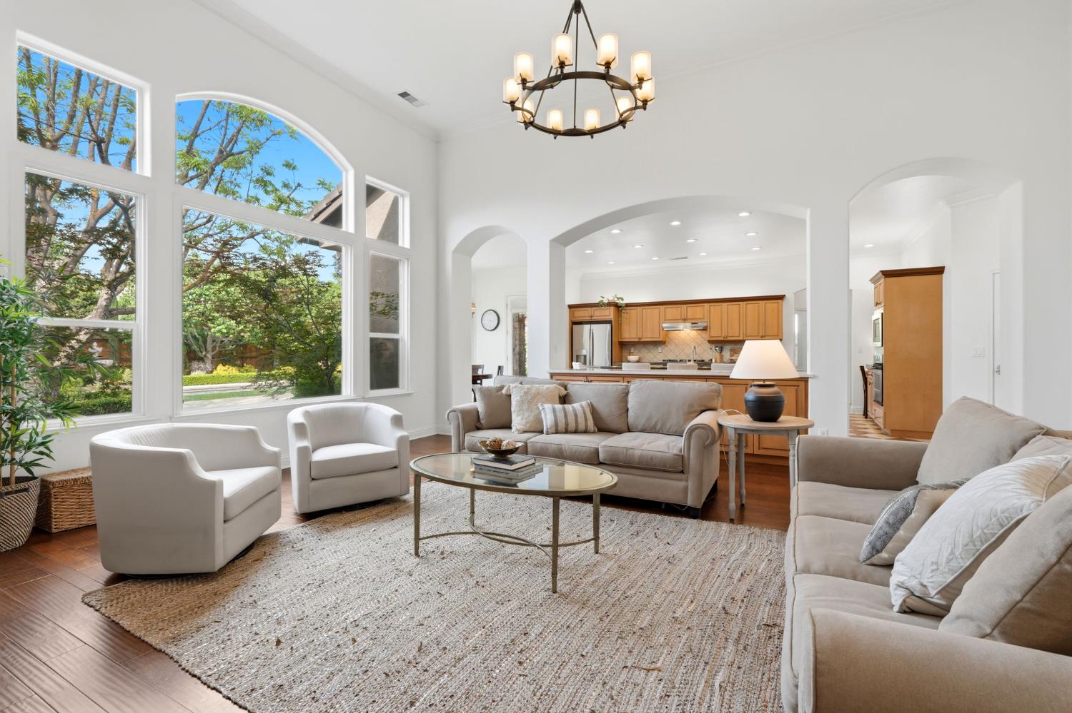 649 W Enterprise Ave, Clovis, CA 93619