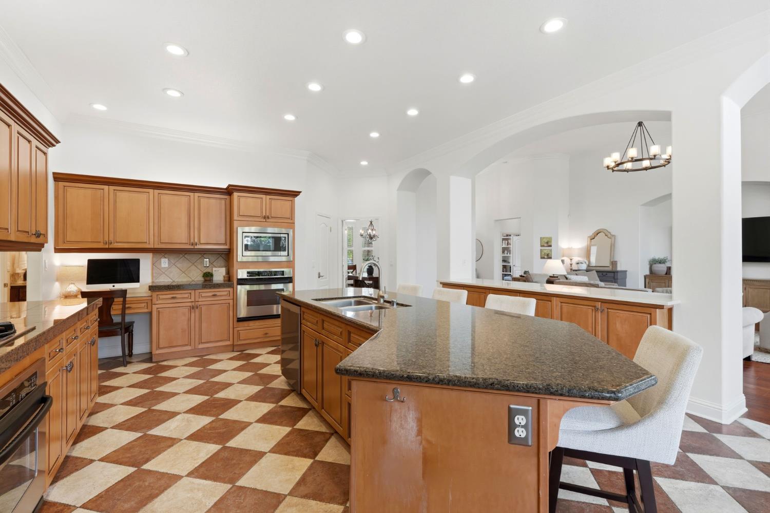 649 W Enterprise Ave, Clovis, CA 93619