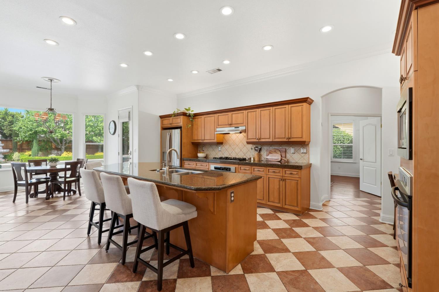 649 W Enterprise Ave, Clovis, CA 93619