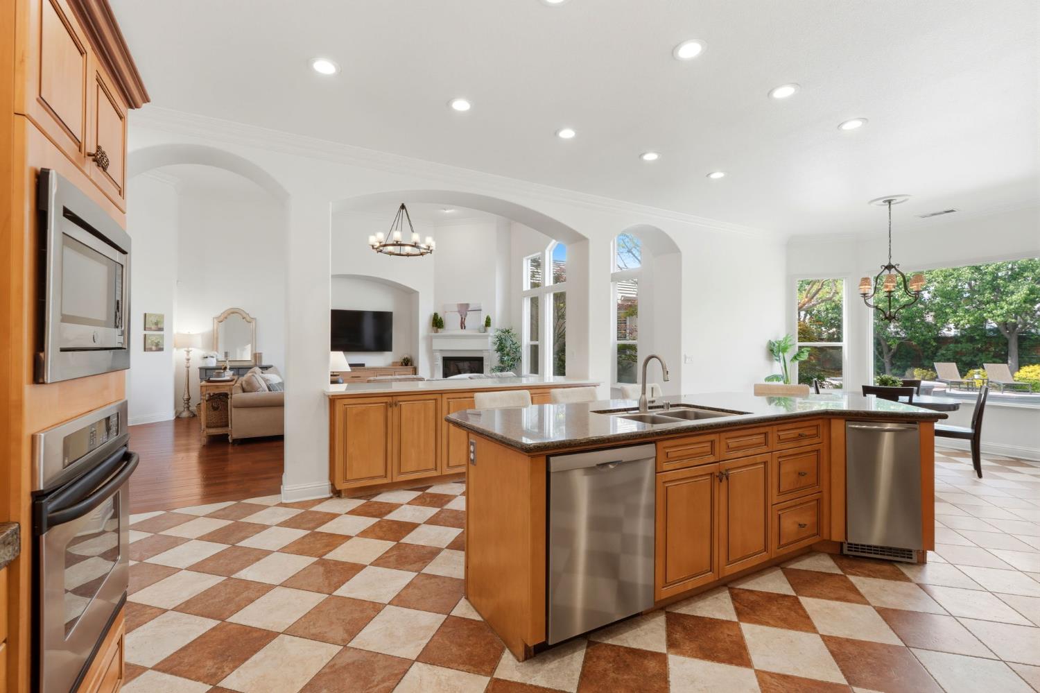 649 W Enterprise Ave, Clovis, CA 93619