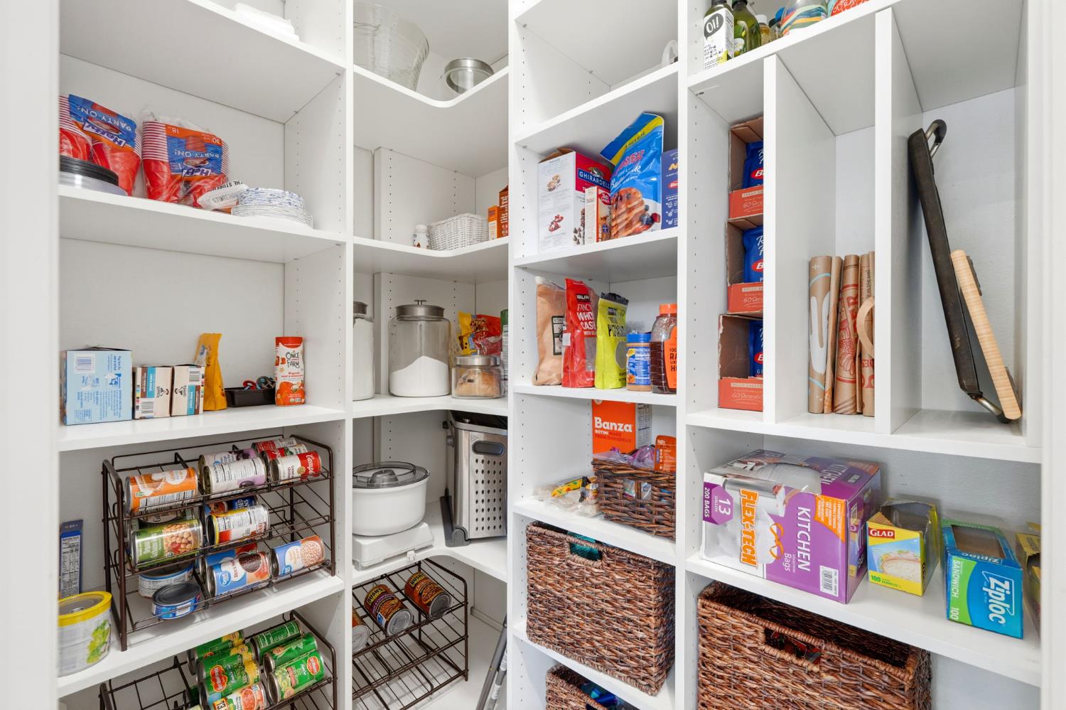 649 W Enterprise Ave, Clovis, CA 93619