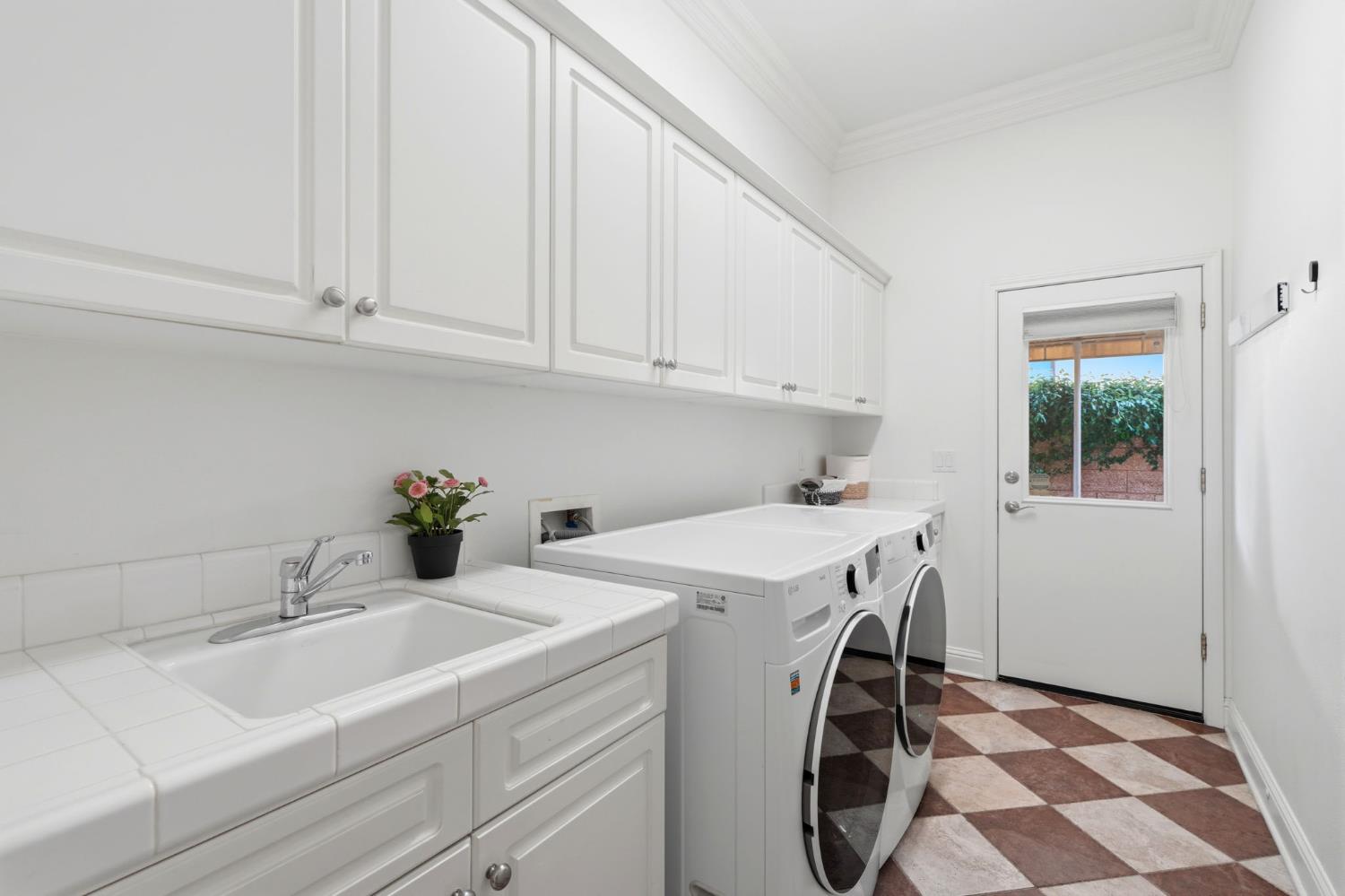 649 W Enterprise Ave, Clovis, CA 93619