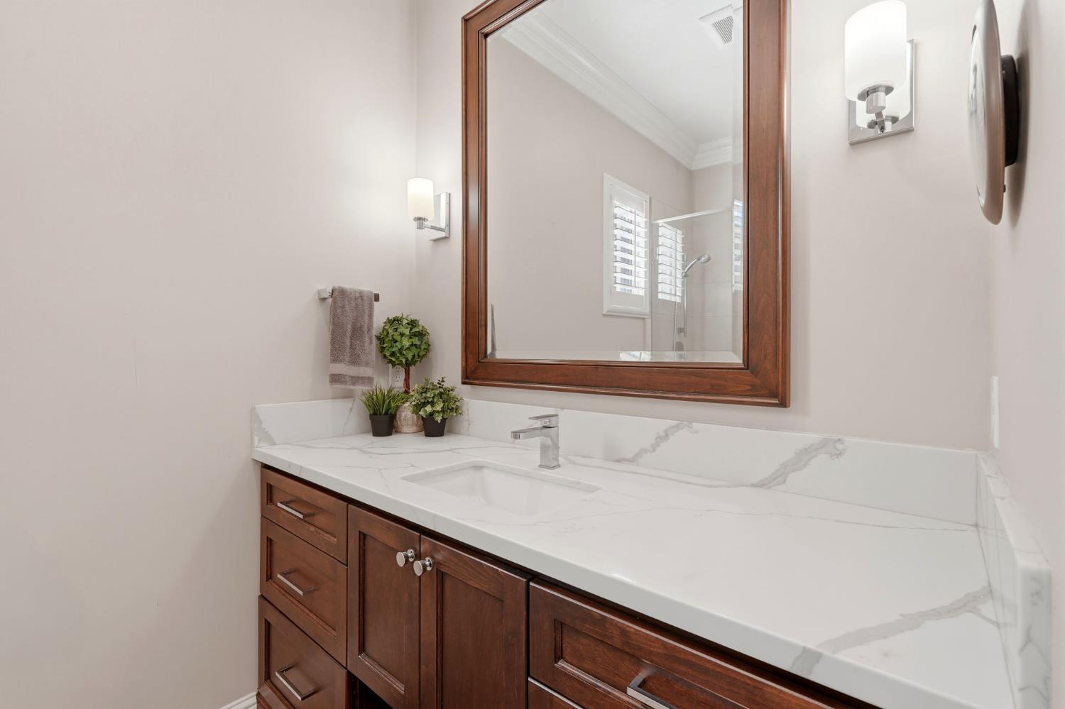 649 W Enterprise Ave, Clovis, CA 93619