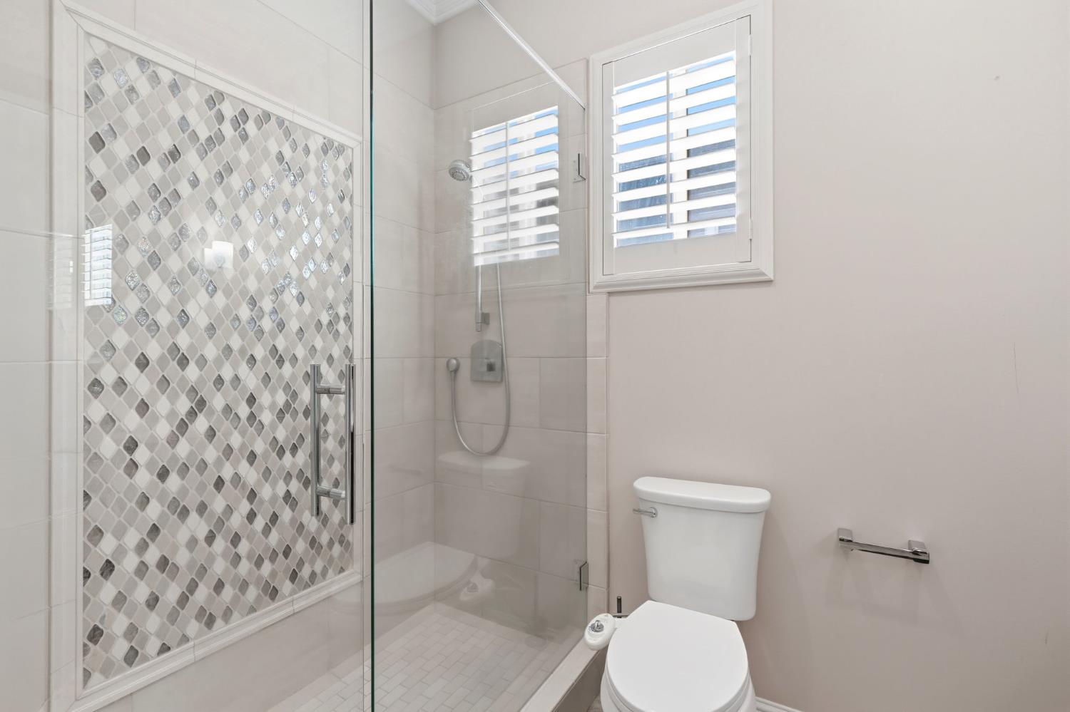 649 W Enterprise Ave, Clovis, CA 93619