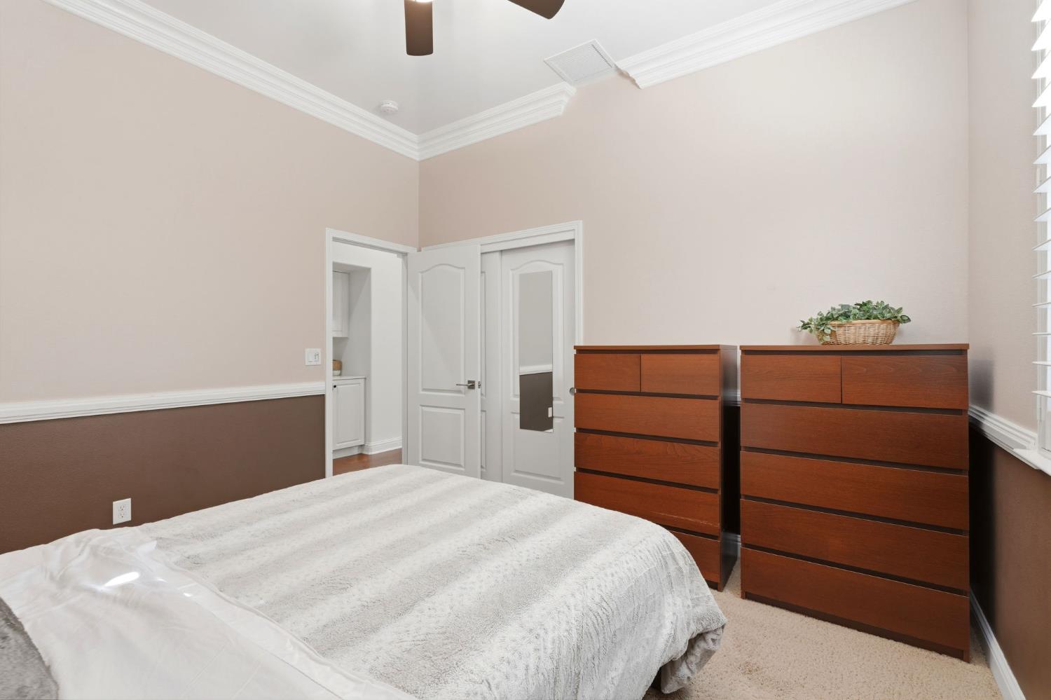 649 W Enterprise Ave, Clovis, CA 93619