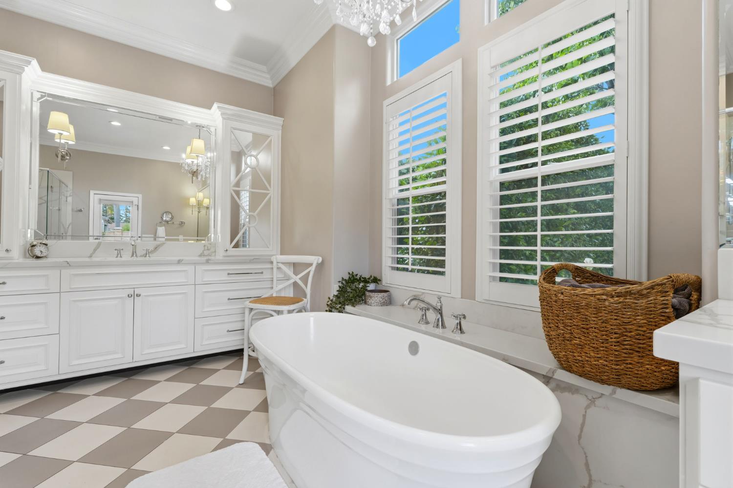 649 W Enterprise Ave, Clovis, CA 93619