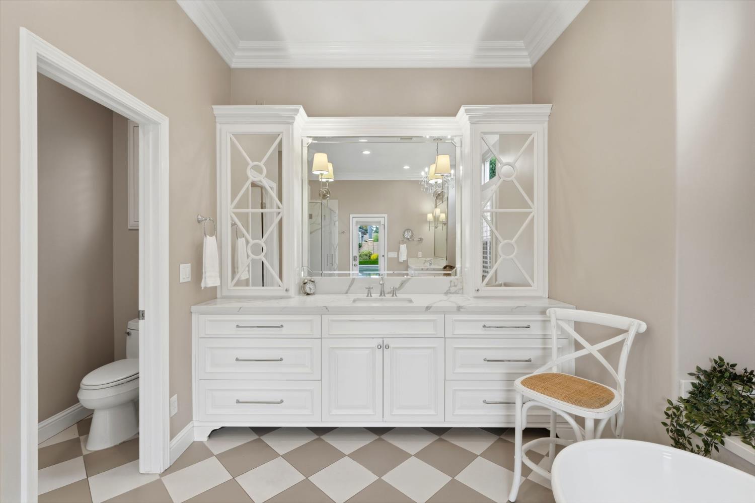 649 W Enterprise Ave, Clovis, CA 93619