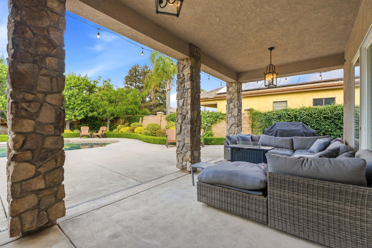 649 W Enterprise Ave, Clovis, CA 93619