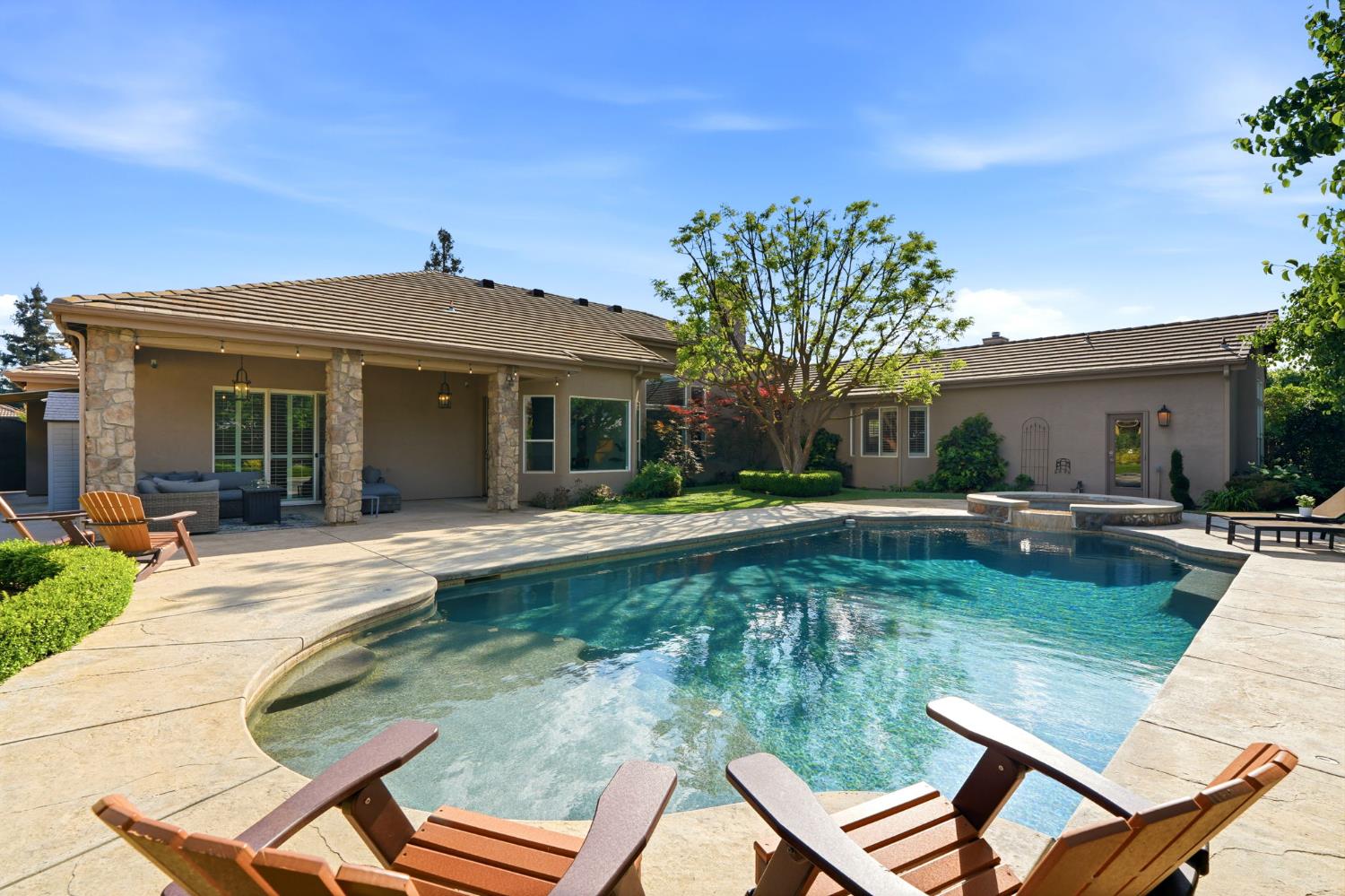 649 W Enterprise Ave, Clovis, CA 93619