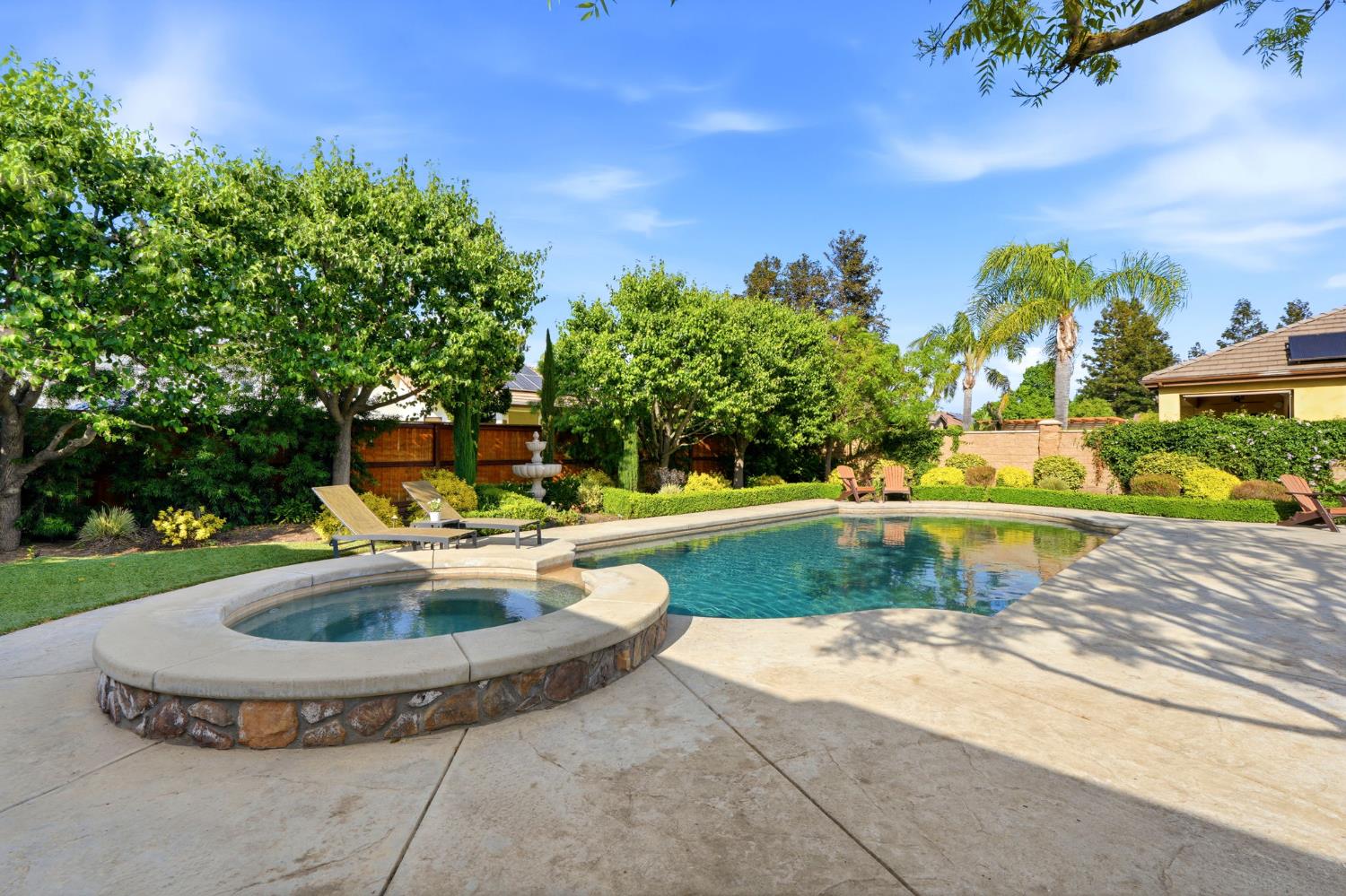 649 W Enterprise Ave, Clovis, CA 93619