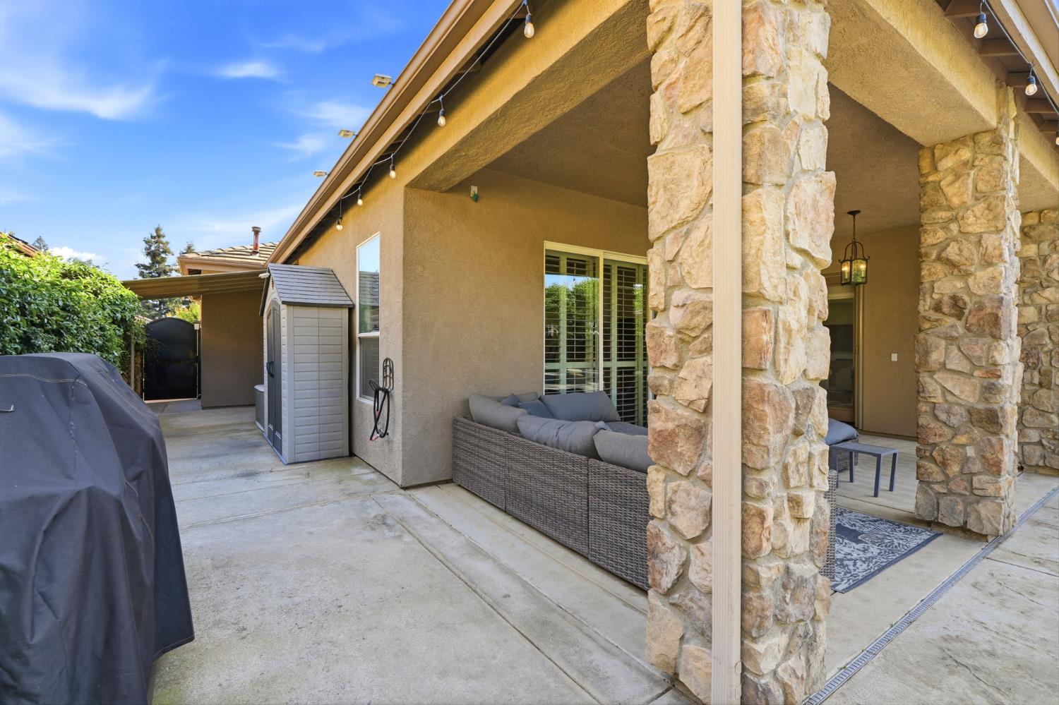 649 W Enterprise Ave, Clovis, CA 93619