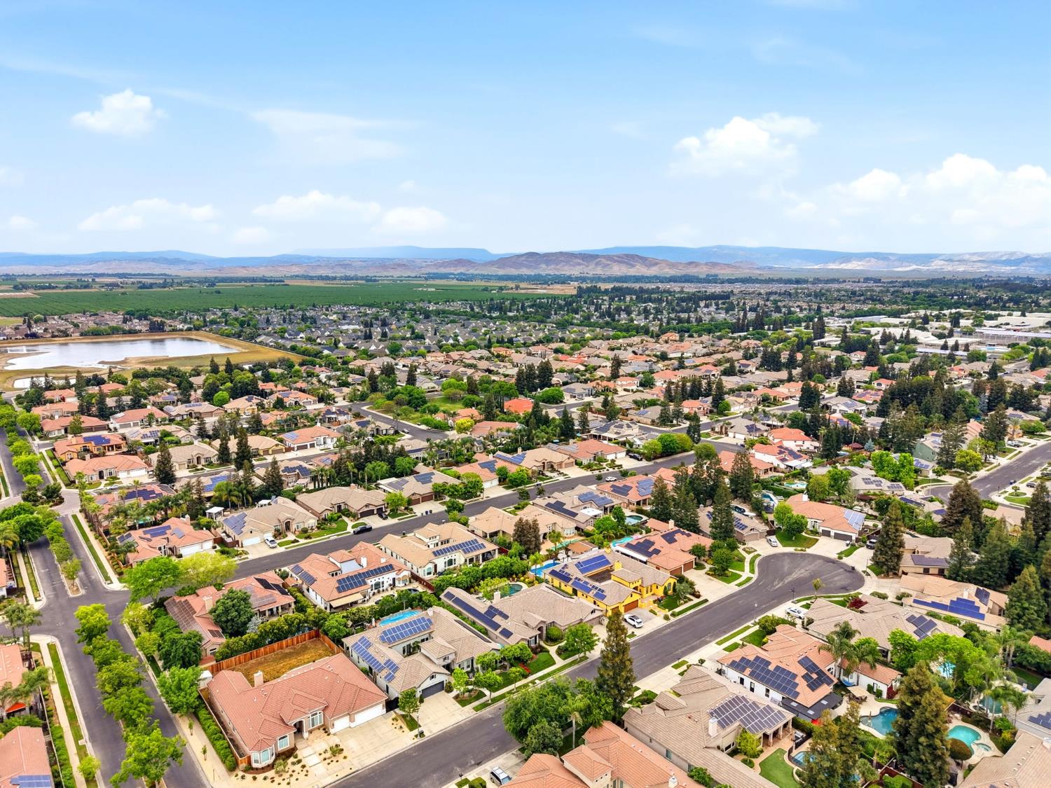 649 W Enterprise Ave, Clovis, CA 93619