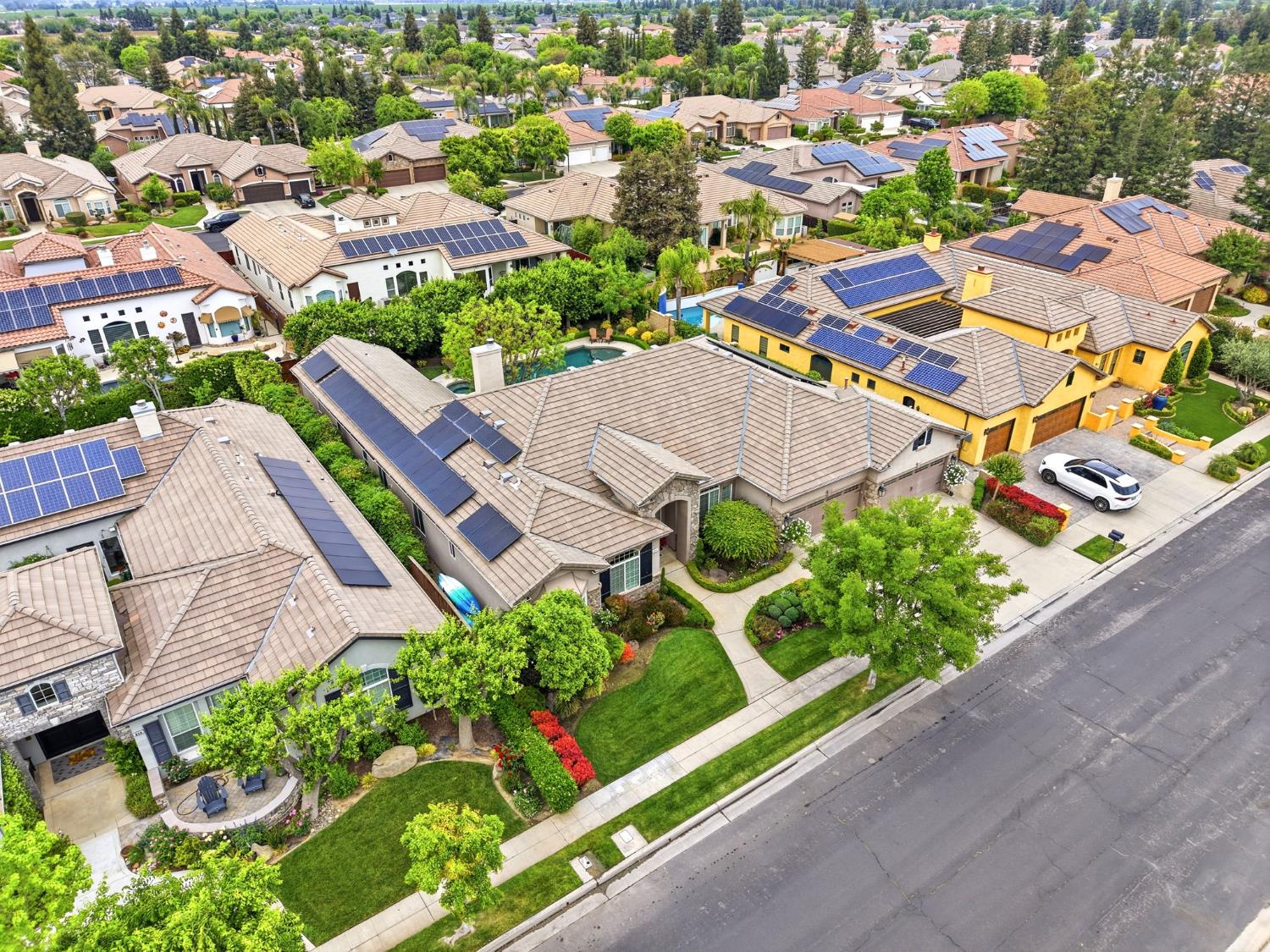 649 W Enterprise Ave, Clovis, CA 93619