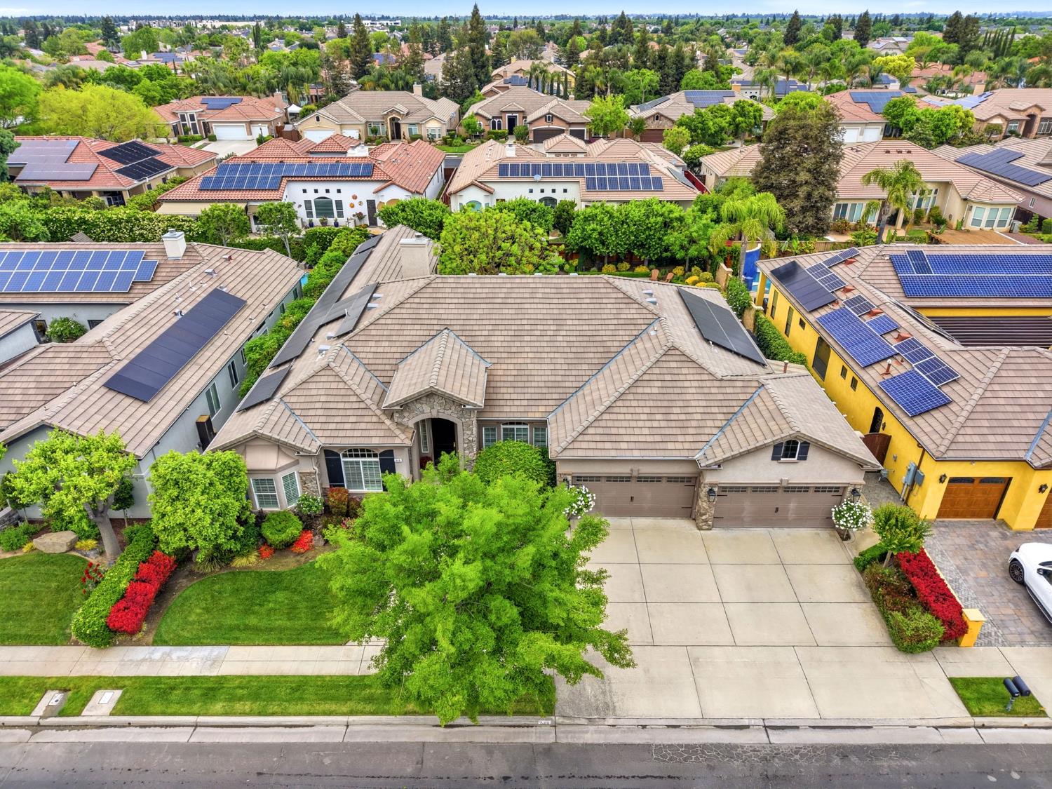 649 W Enterprise Ave, Clovis, CA 93619