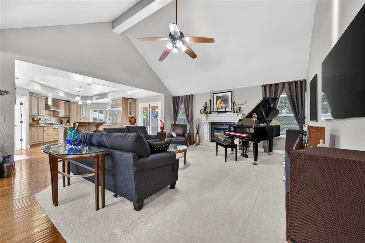 1425 E Decatur Ave, Fresno, CA 93720