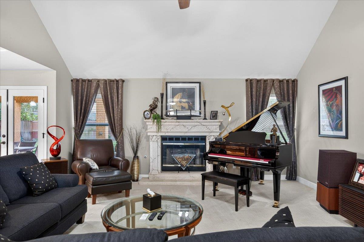 1425 E Decatur Ave, Fresno, CA 93720