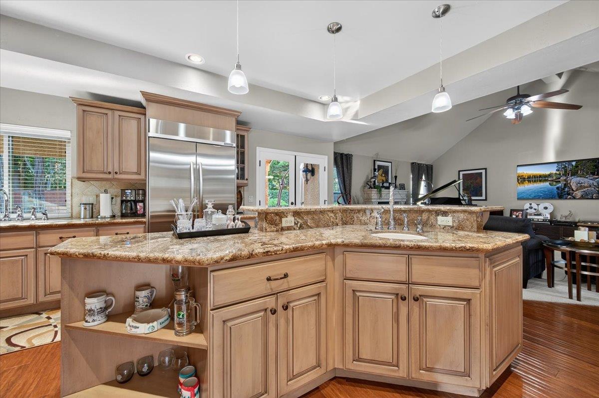 1425 E Decatur Ave, Fresno, CA 93720