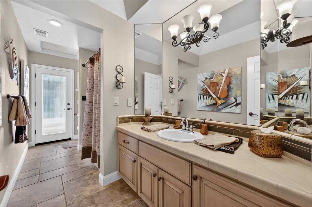 1425 E Decatur Ave, Fresno, CA 93720