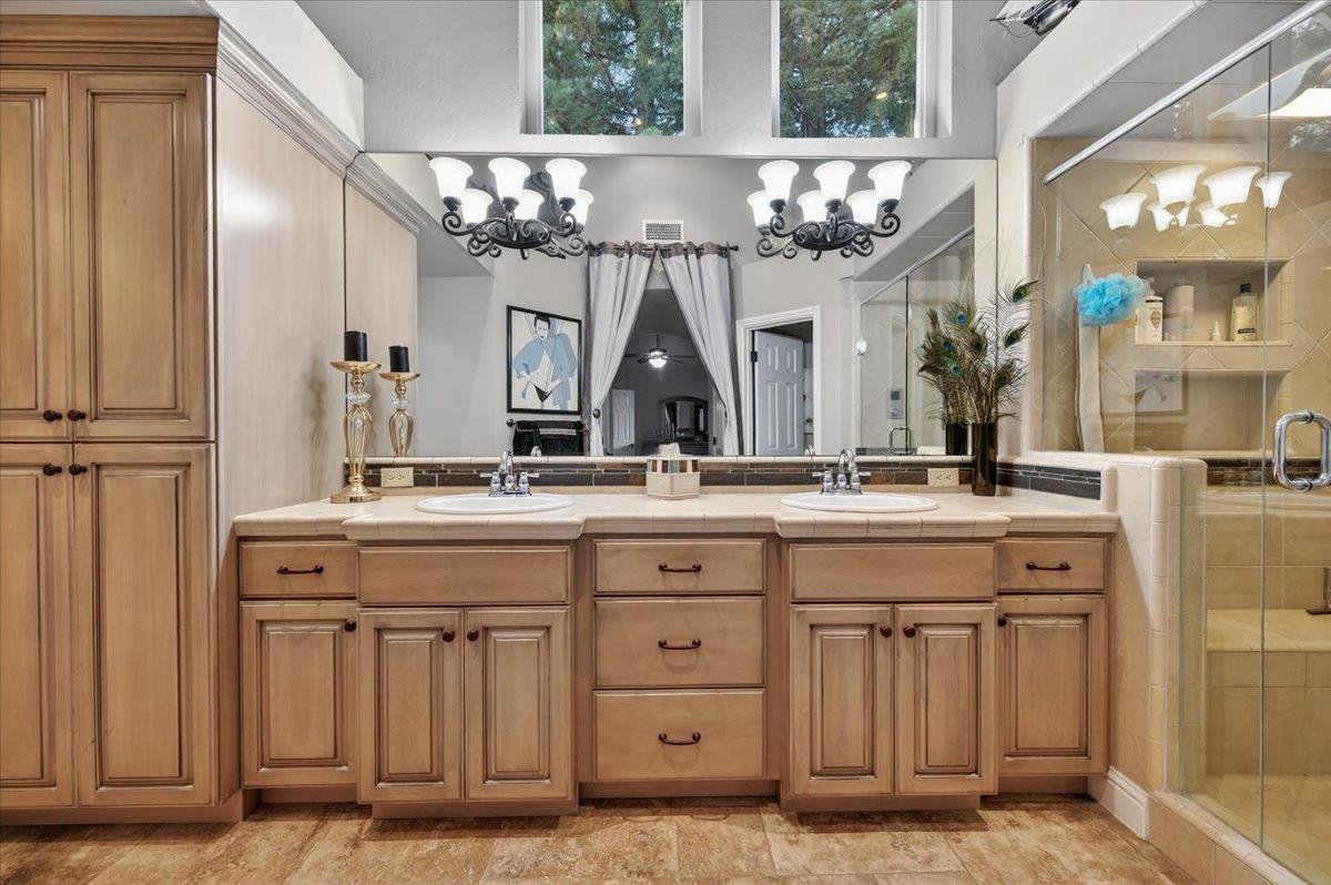 1425 E Decatur Ave, Fresno, CA 93720