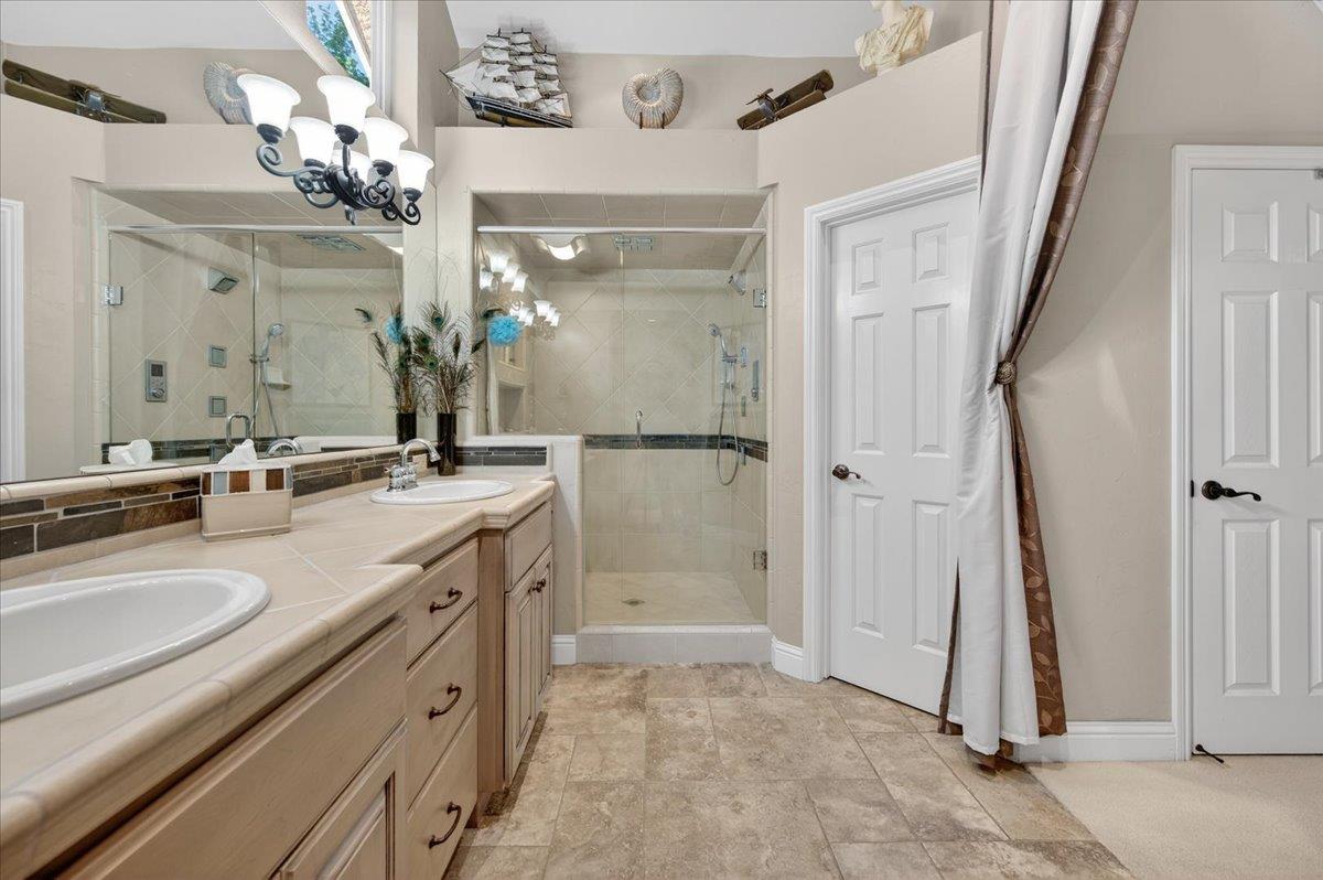 1425 E Decatur Ave, Fresno, CA 93720