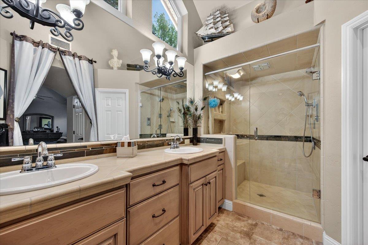 1425 E Decatur Ave, Fresno, CA 93720