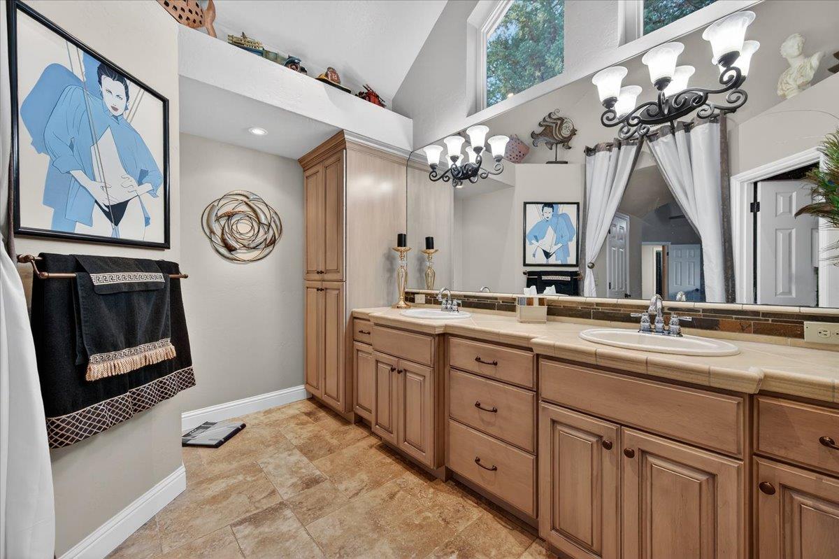 1425 E Decatur Ave, Fresno, CA 93720