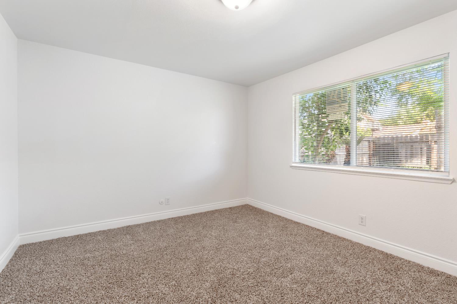 5167 E Dwight Way, Fresno, CA 93727