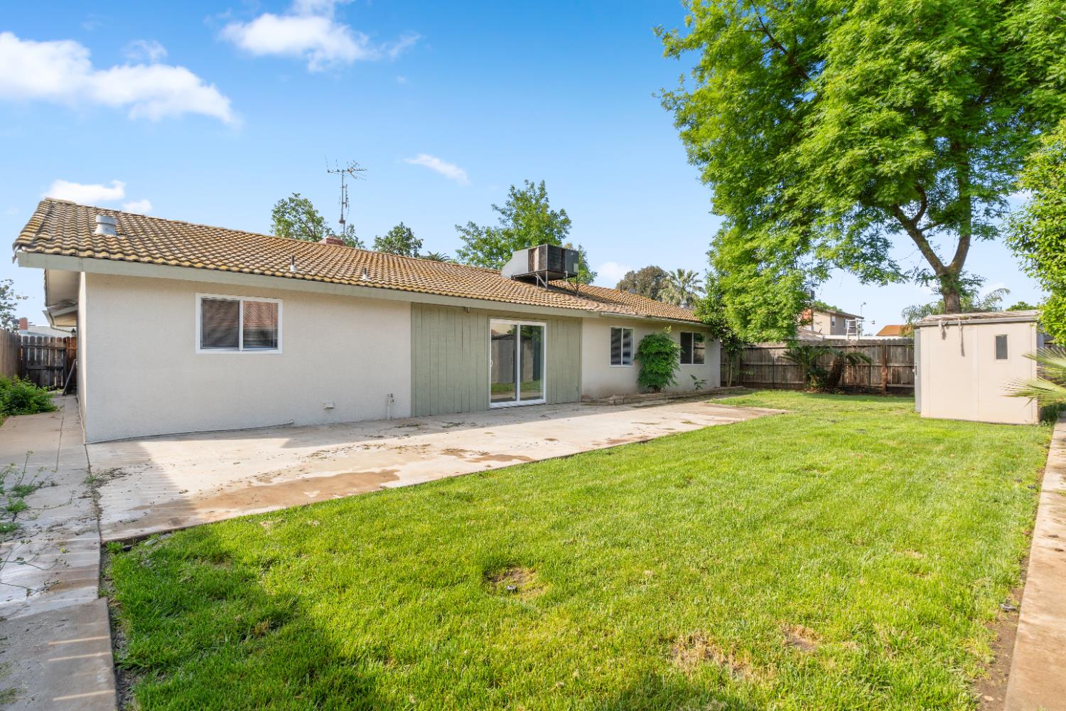 5167 E Dwight Way, Fresno, CA 93727