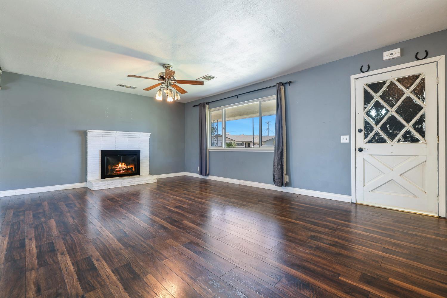 125 E Deodar Ln, Lemoore, CA 93245