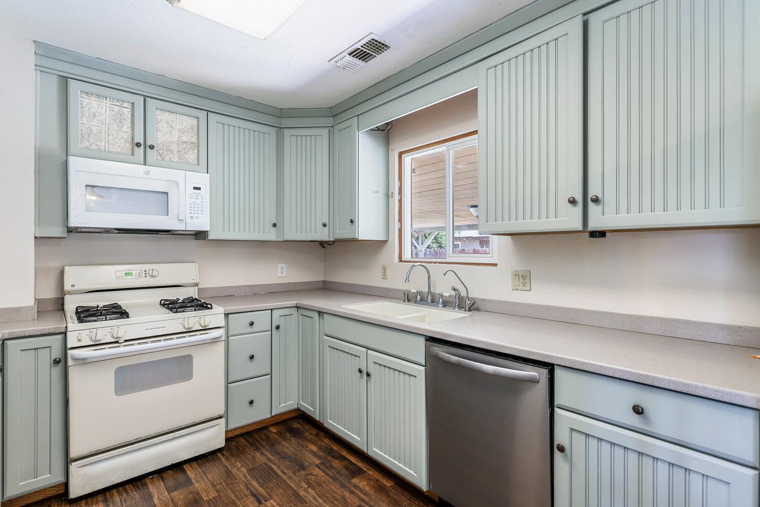 125 E Deodar Ln, Lemoore, CA 93245