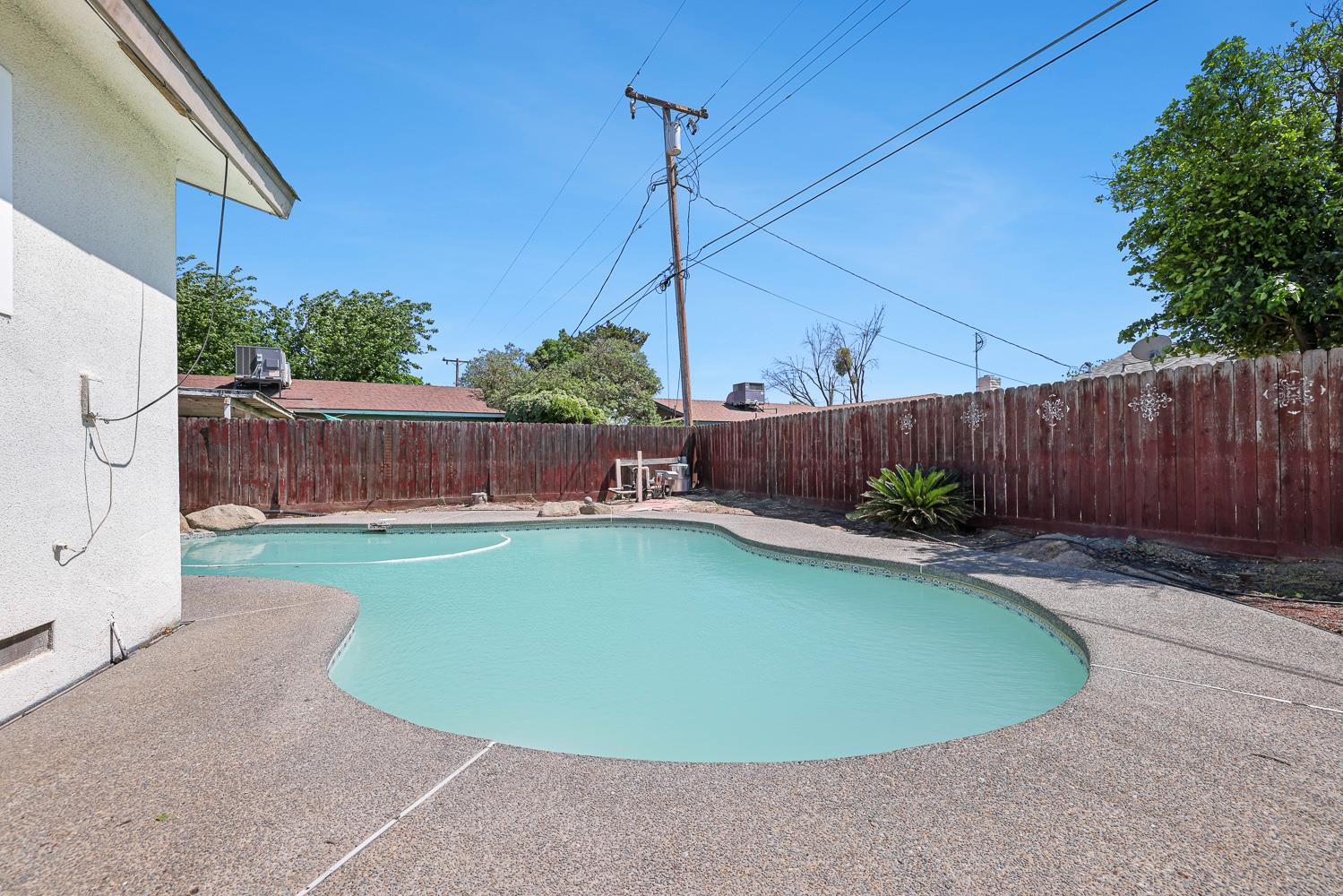 125 E Deodar Ln, Lemoore, CA 93245