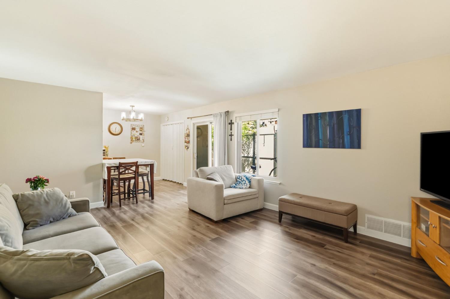 5090 N College Ave #108, Fresno, CA 93704