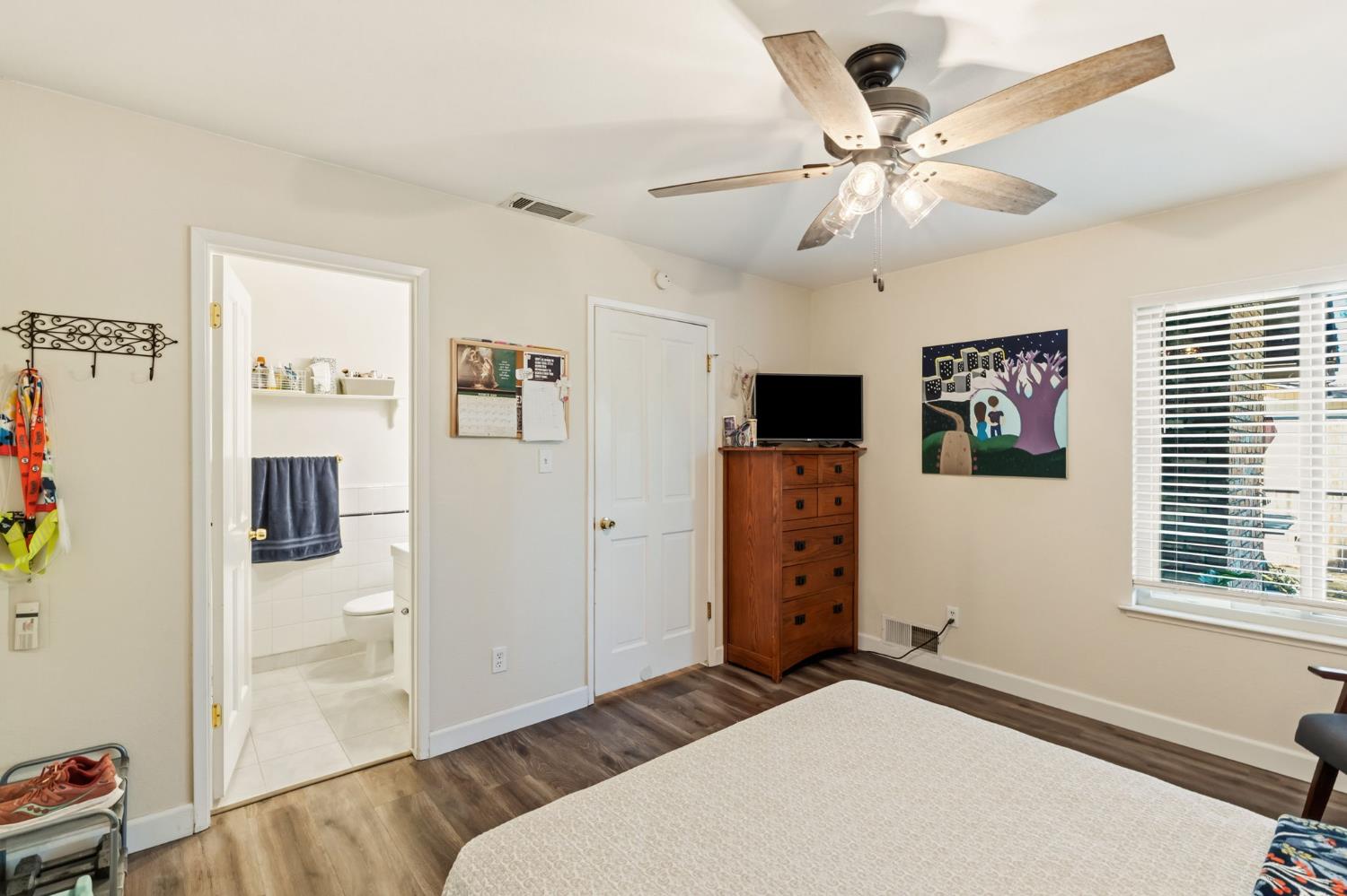 5090 N College Ave #108, Fresno, CA 93704