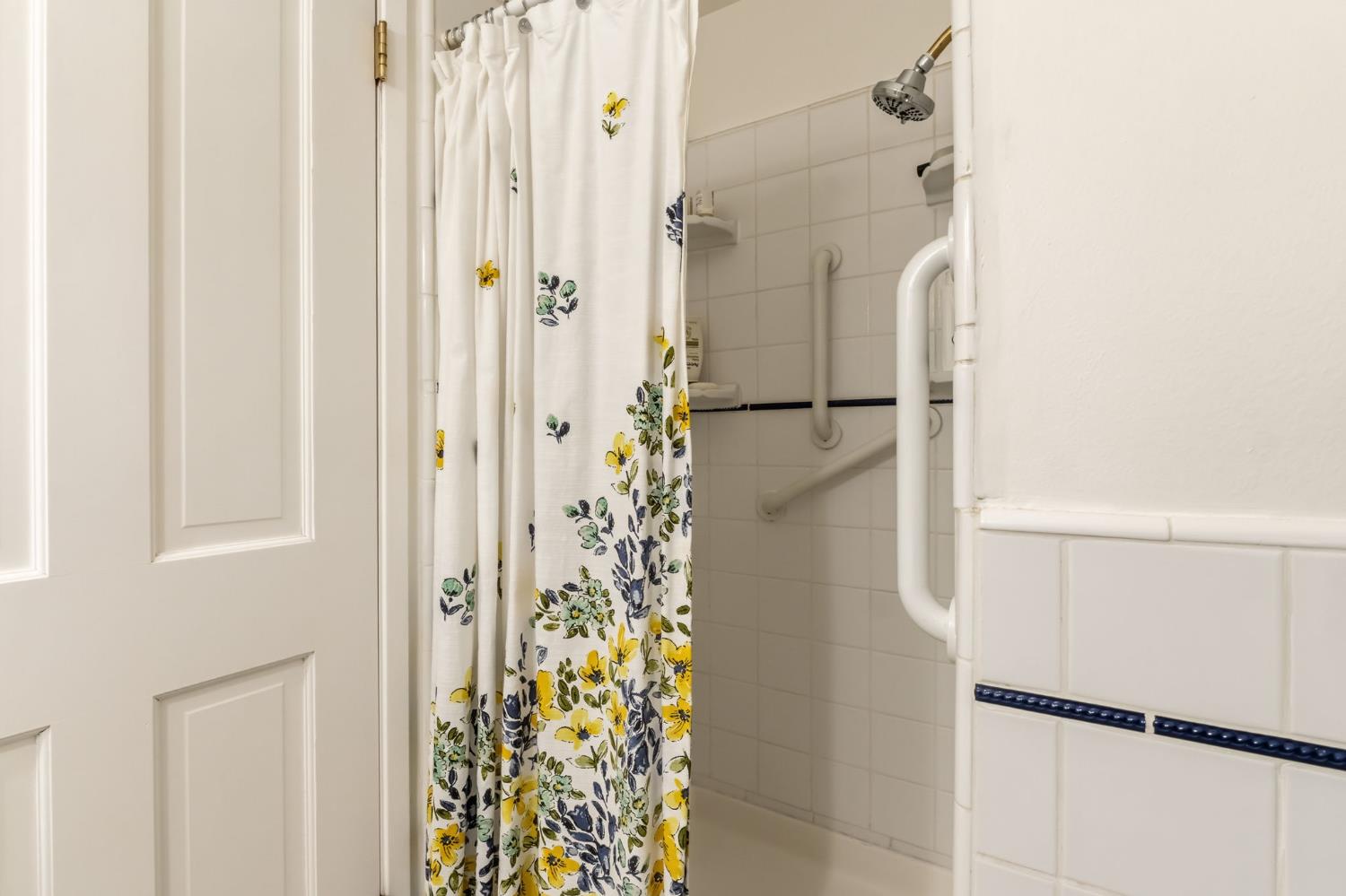 5090 N College Ave #108, Fresno, CA 93704