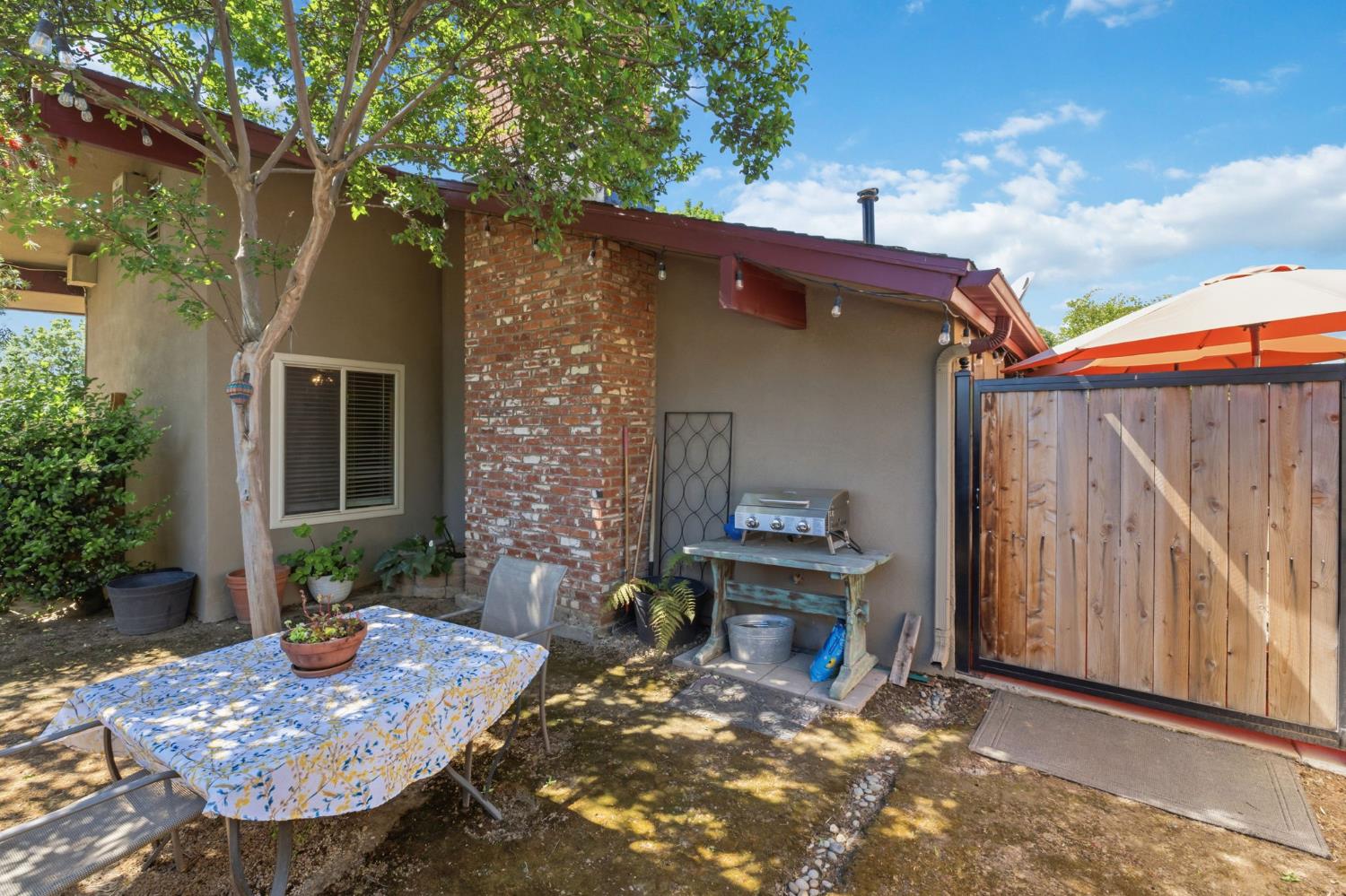 5090 N College Ave #108, Fresno, CA 93704