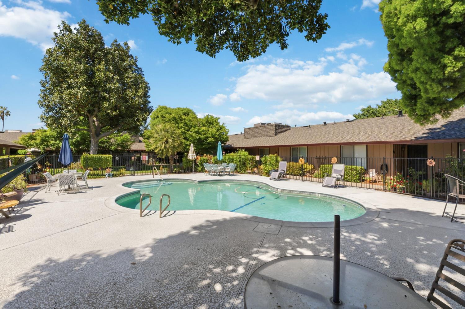 5090 N College Ave #108, Fresno, CA 93704