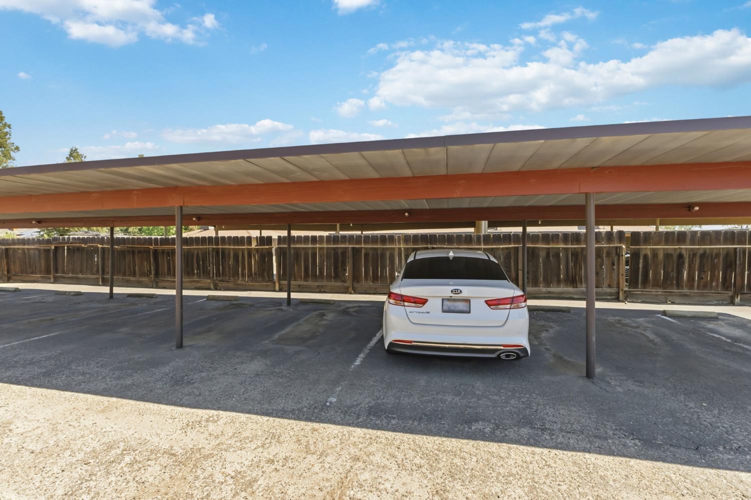 5090 N College Ave #108, Fresno, CA 93704