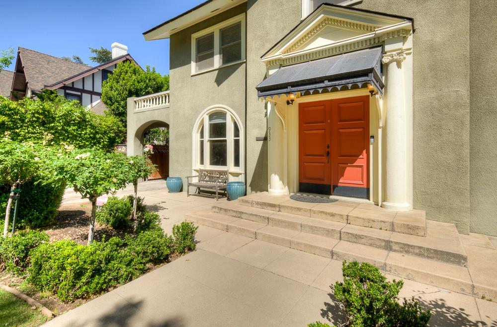 933 E Cambridge Ave, Fresno, CA 93704