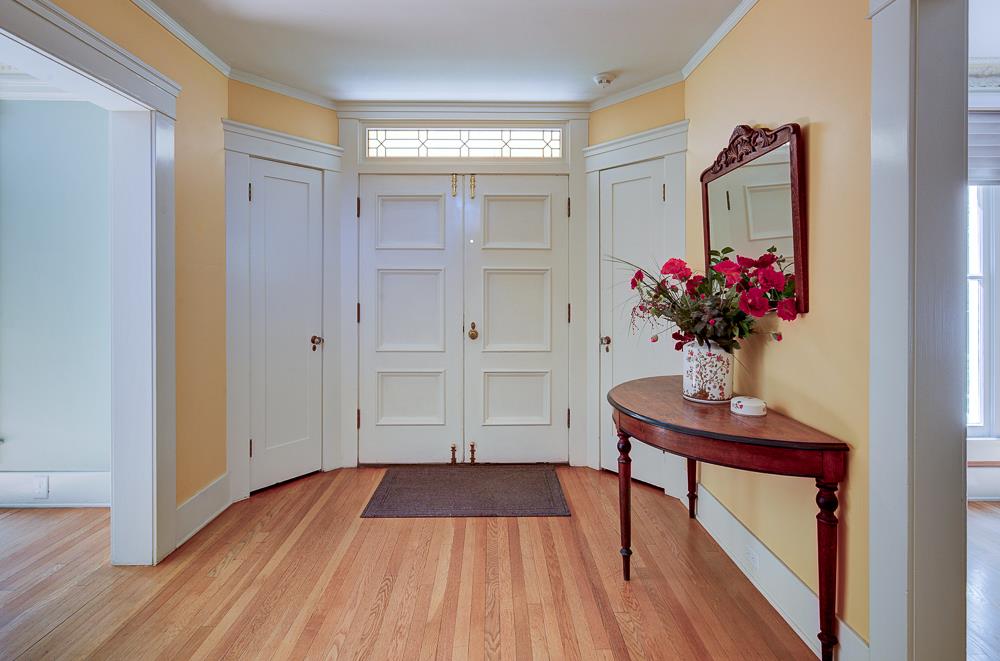 933 E Cambridge Ave, Fresno, CA 93704