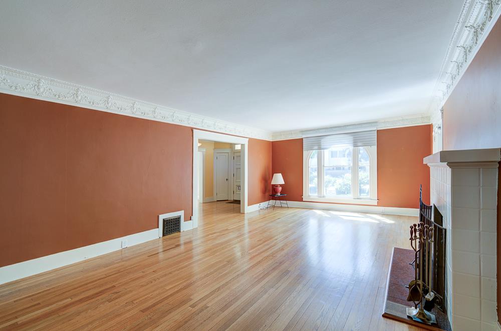 933 E Cambridge Ave, Fresno, CA 93704