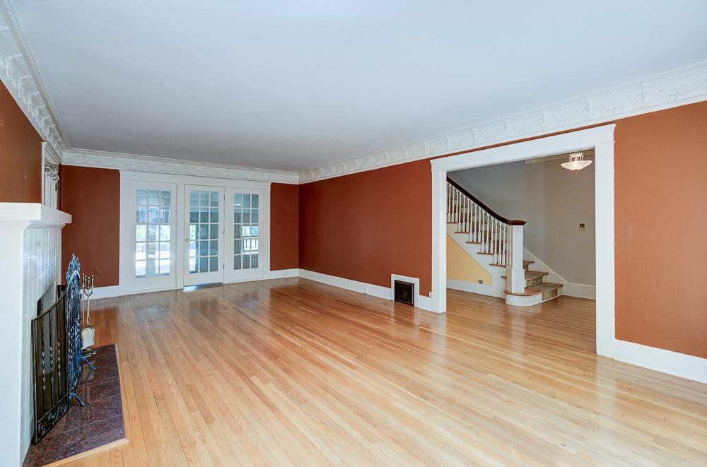 933 E Cambridge Ave, Fresno, CA 93704