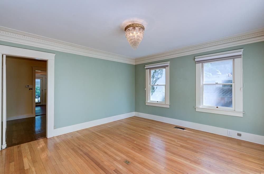 933 E Cambridge Ave, Fresno, CA 93704