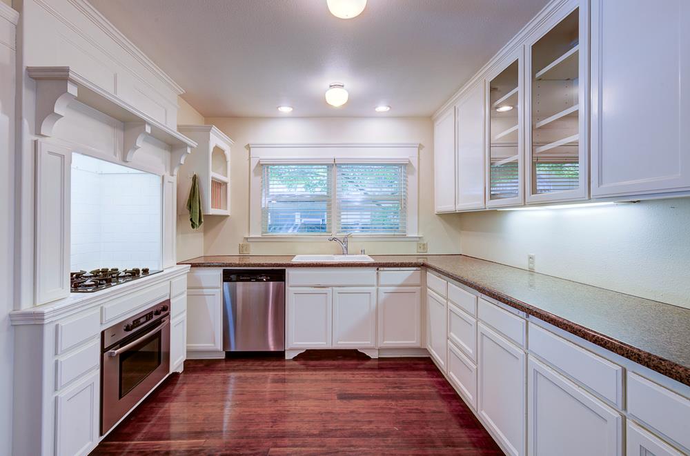 933 E Cambridge Ave, Fresno, CA 93704