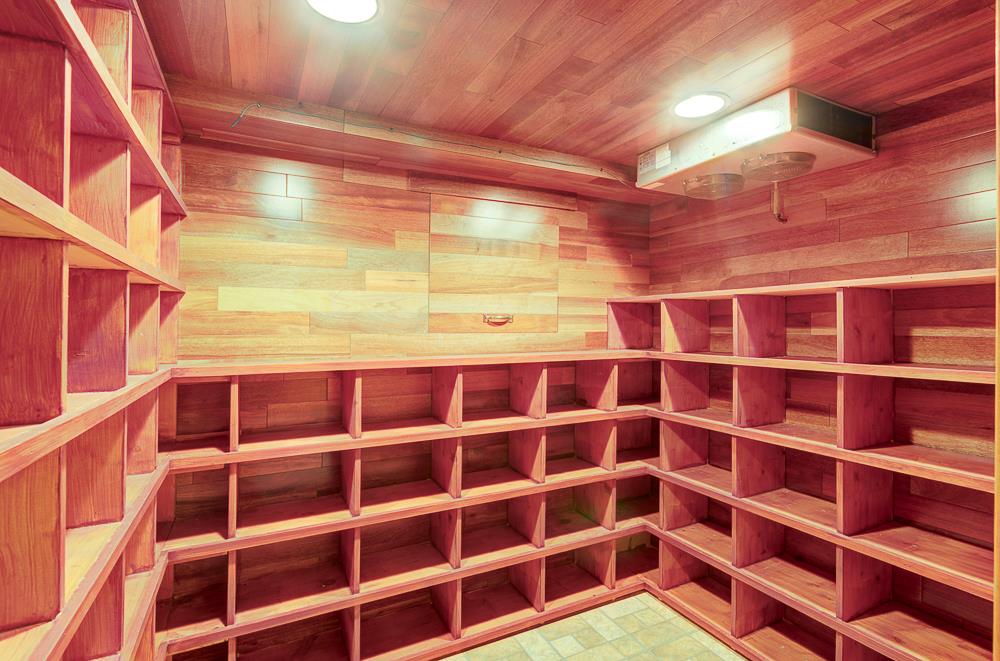 933 E Cambridge Ave, Fresno, CA 93704