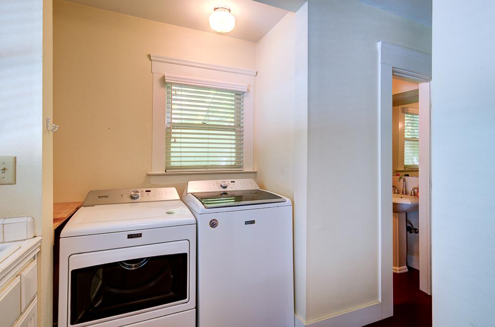 933 E Cambridge Ave, Fresno, CA 93704