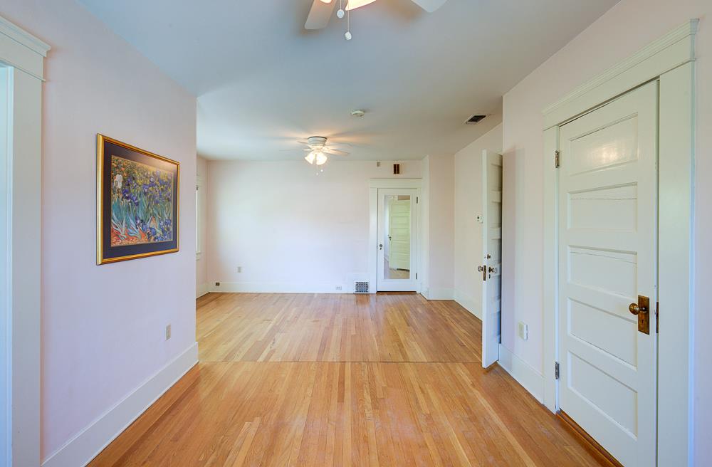 933 E Cambridge Ave, Fresno, CA 93704