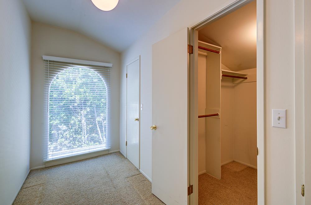 933 E Cambridge Ave, Fresno, CA 93704