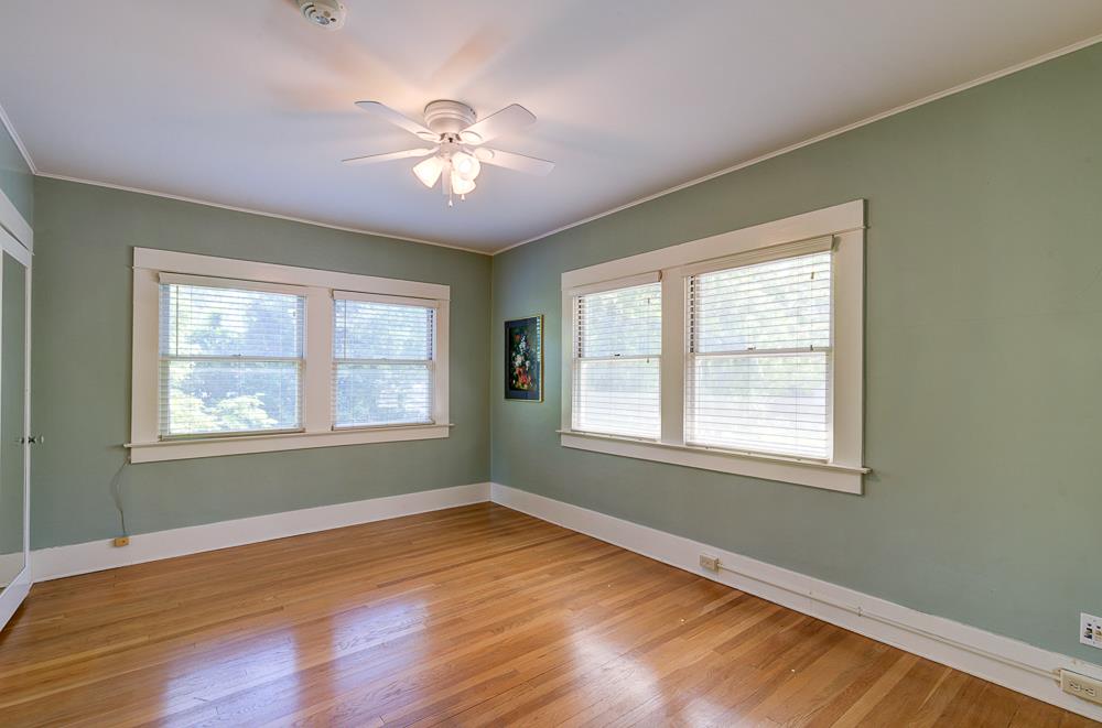 933 E Cambridge Ave, Fresno, CA 93704