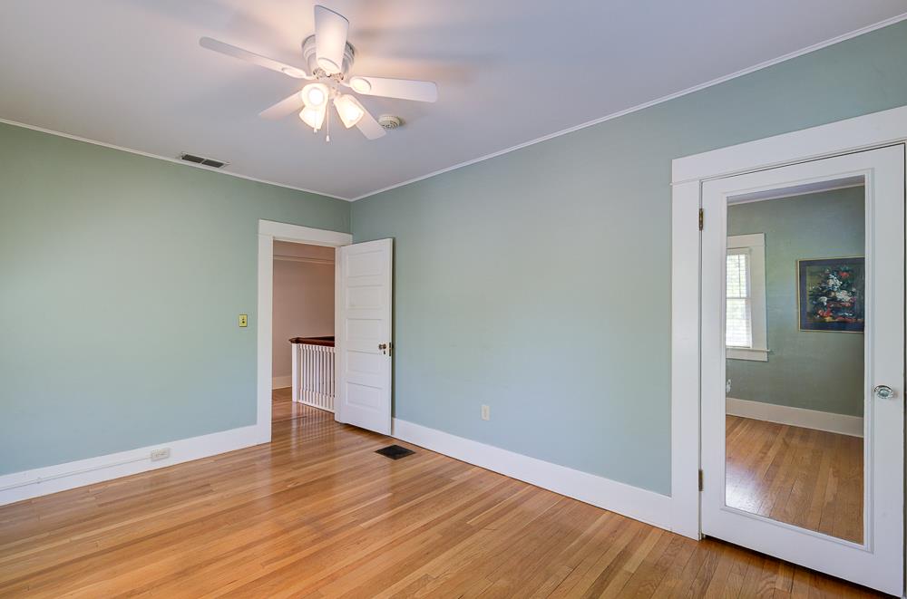 933 E Cambridge Ave, Fresno, CA 93704