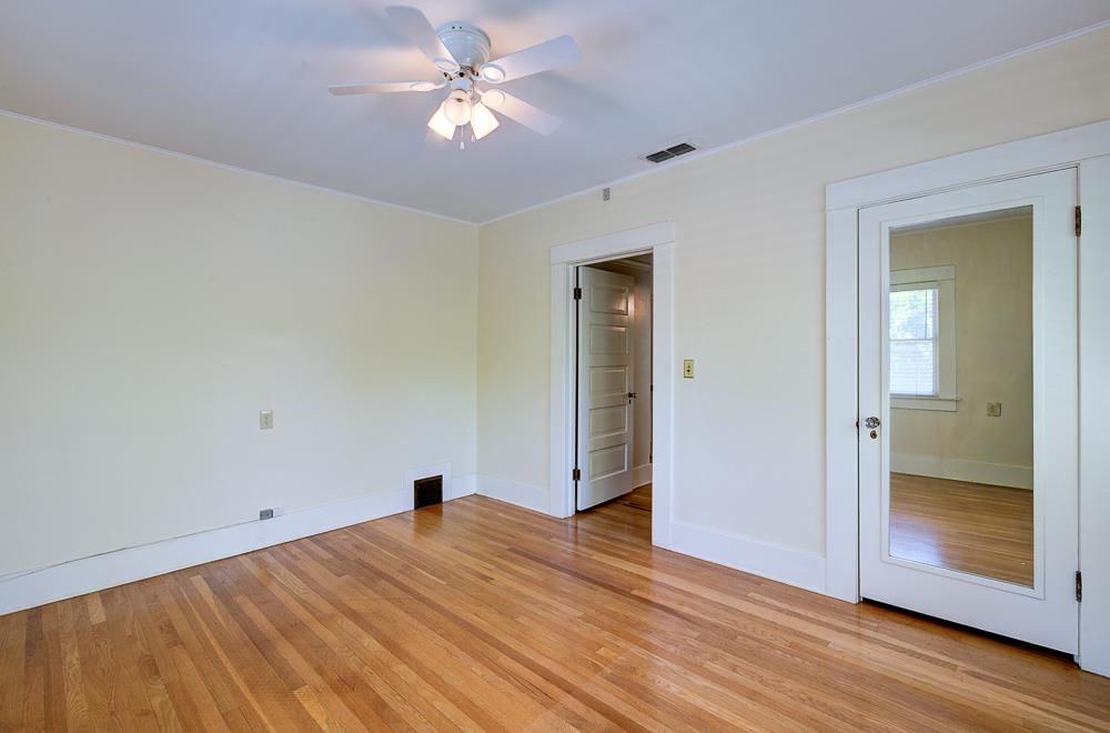 933 E Cambridge Ave, Fresno, CA 93704